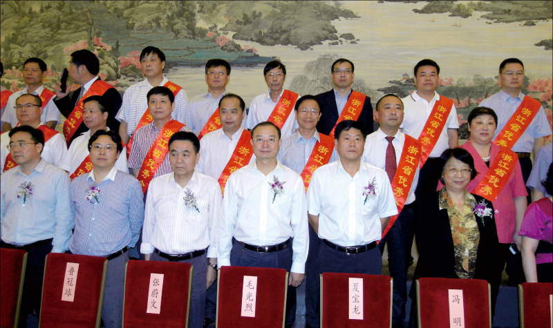 公司榮登2011、2012年度全國醫藥行業最具投資價值工業企業（非上市）前十強